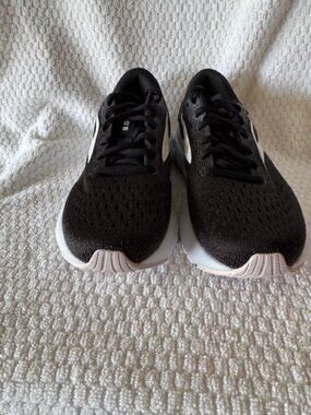 NWB Brooks Ghost 16 Black/White Women's Size 6.5 Neutral Running Shoes